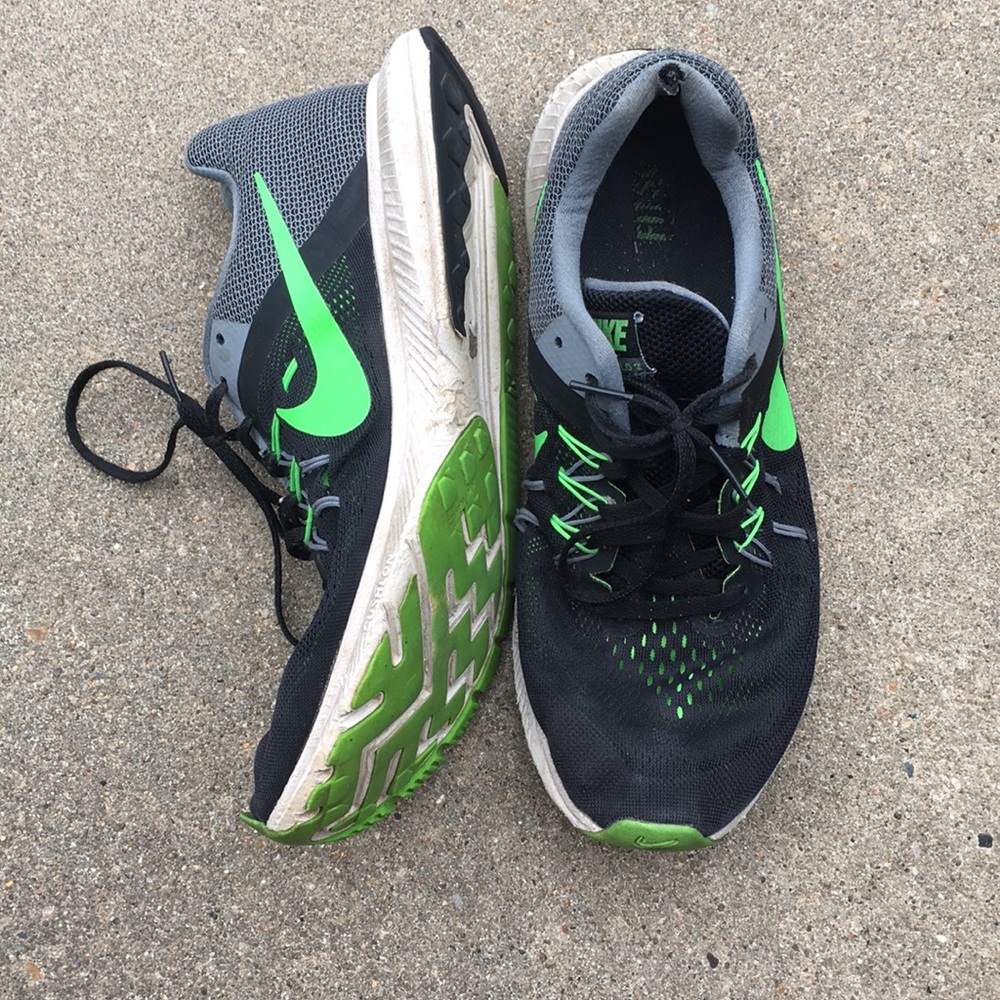 Men’s Size 10 Lime and Black Nike Waffle Shoe